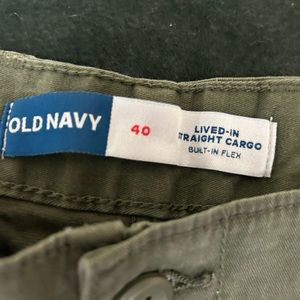 Size 40  dark green 9 1/2 “ inseam